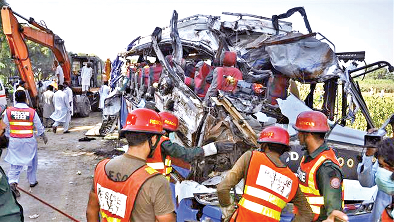 पाकिस्तानमा बस दुर्घटना, २२ यात्रुको मृत्यु
