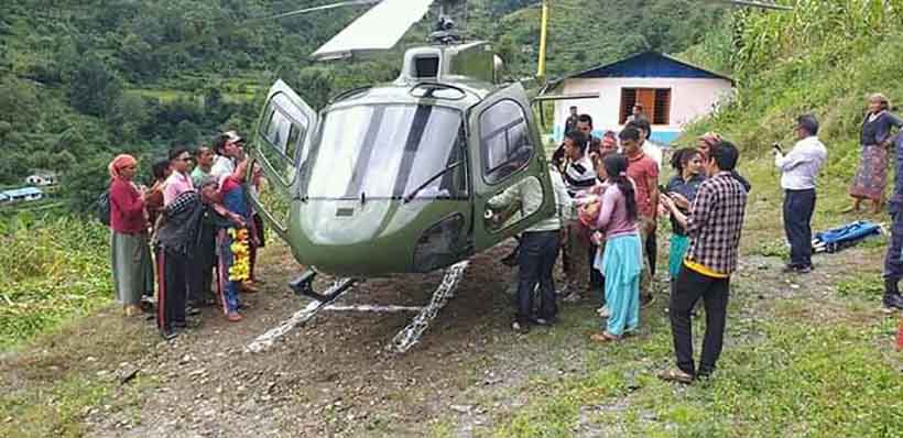 तिम्ल्याहा छोरी जन्माएकी मानमतीको हेलिकप्टर मार्फत उद्धार