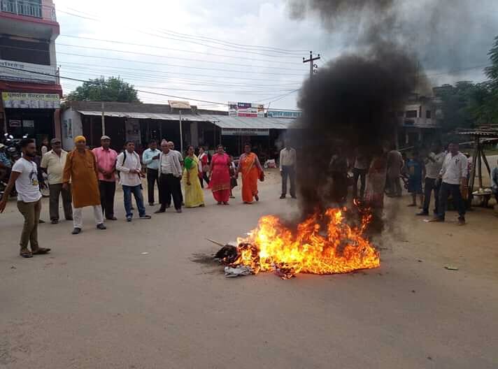 कञ्चनपुरमा महराको पुत्ला दहन