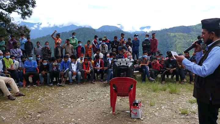 नेकपा परित्याग गरी  १२० जना कांग्रेसमा प्रवेश