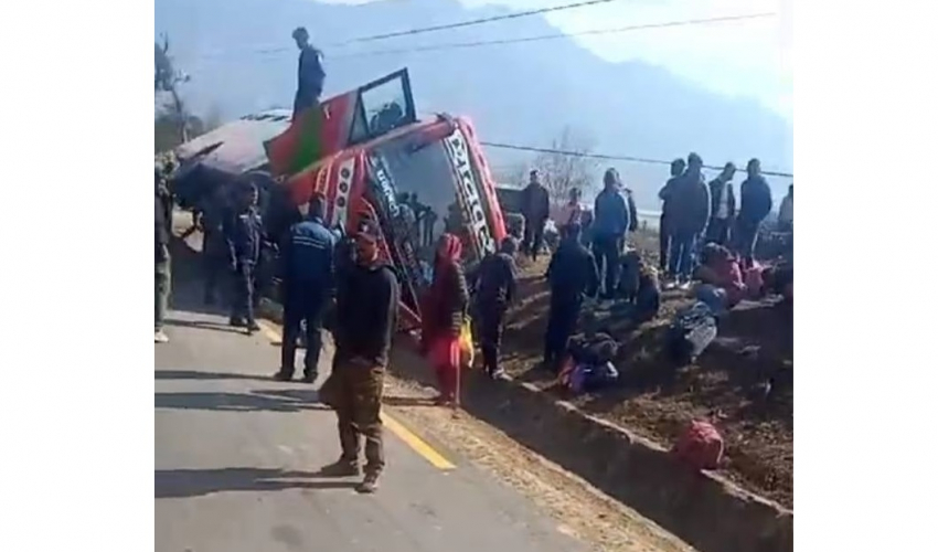 काठमाडौँबाट कैलाली आउँदै गरेको बस दुर्घटना