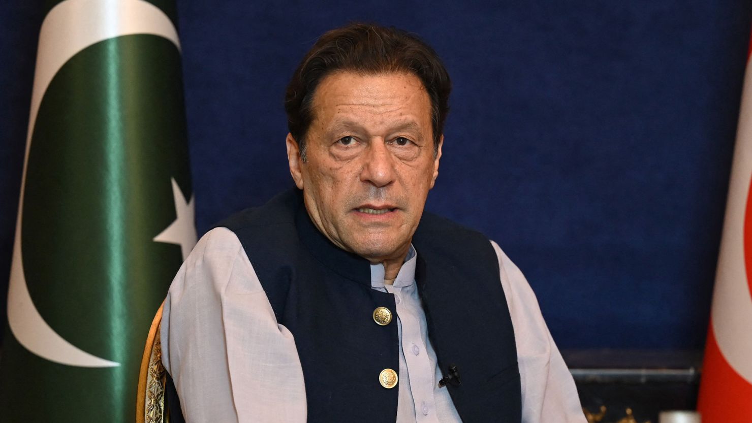 पाकिस्तानका पूर्वप्रधानमन्त्री खानलाई १४ वर्ष जेल सजाय